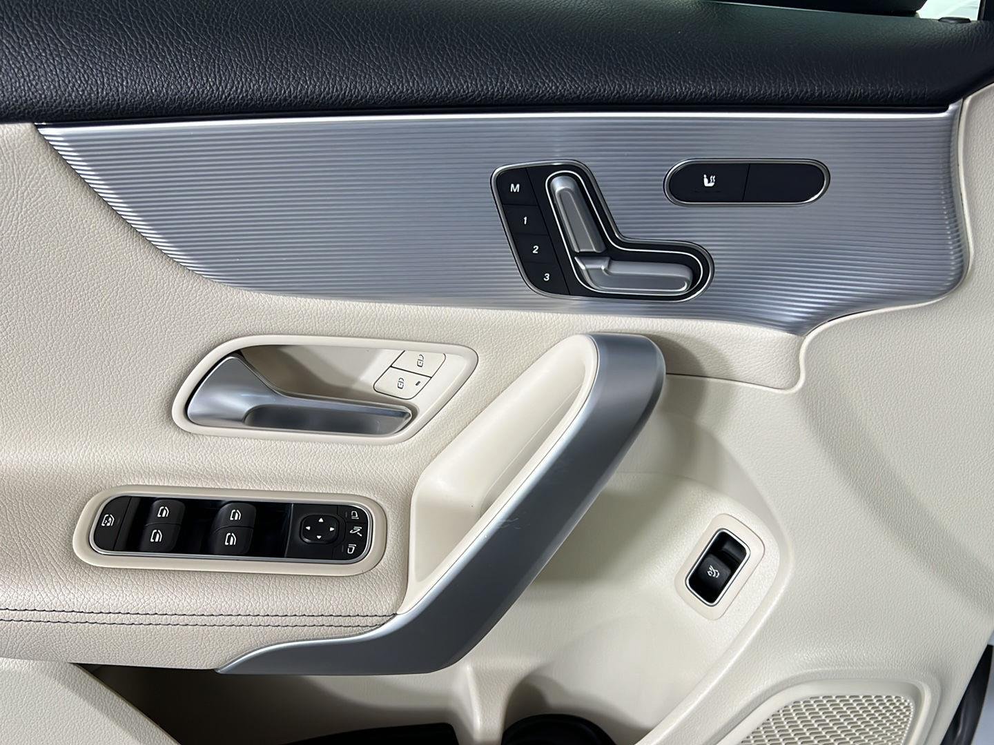 Used 2020 Digital White Pearl Metallic Mercedes-Benz A 220 image 4