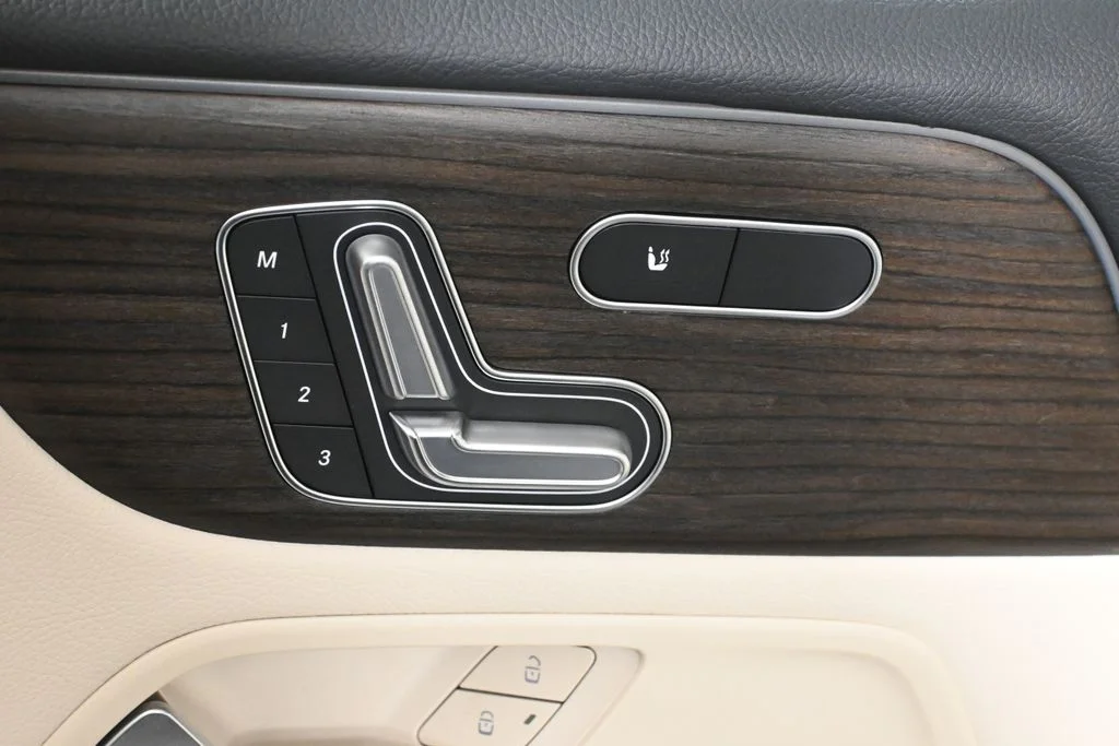 Used 2026 Gray Mercedes-Benz GLB 250 image 29