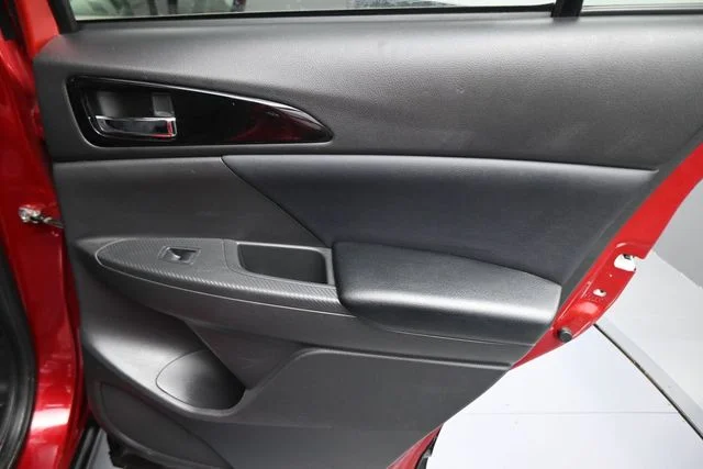 Used 2024  Mitsubishi SE image 23