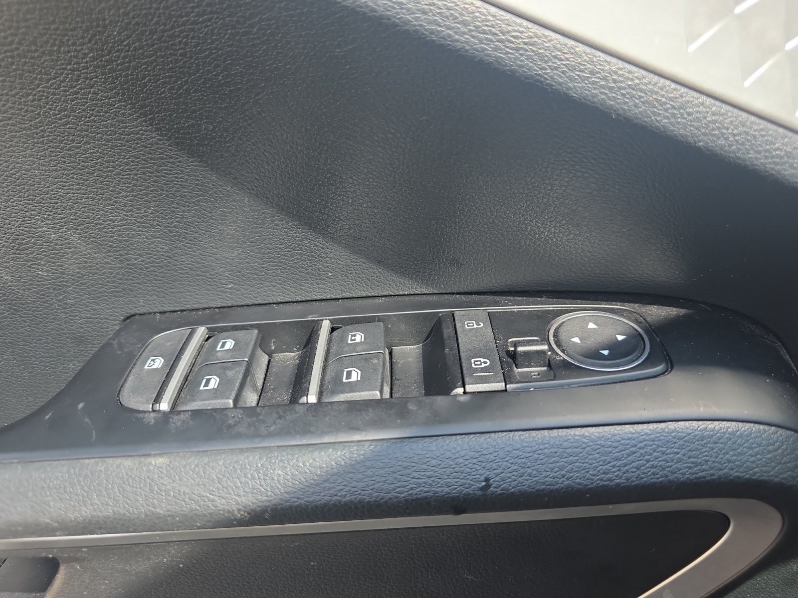 Certified Used 2025 Steel Gray Kia LX image 25