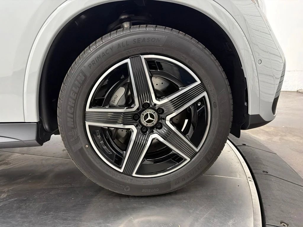 New 2027 White Mercedes-Benz GLC 300 image 16