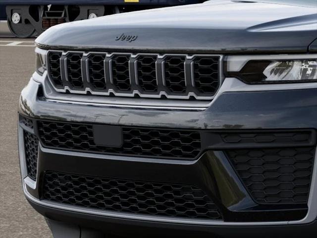 New 2026 Diamond Black Crystal Pearl-Coat Exterior Paint Jeep Altitude image 24