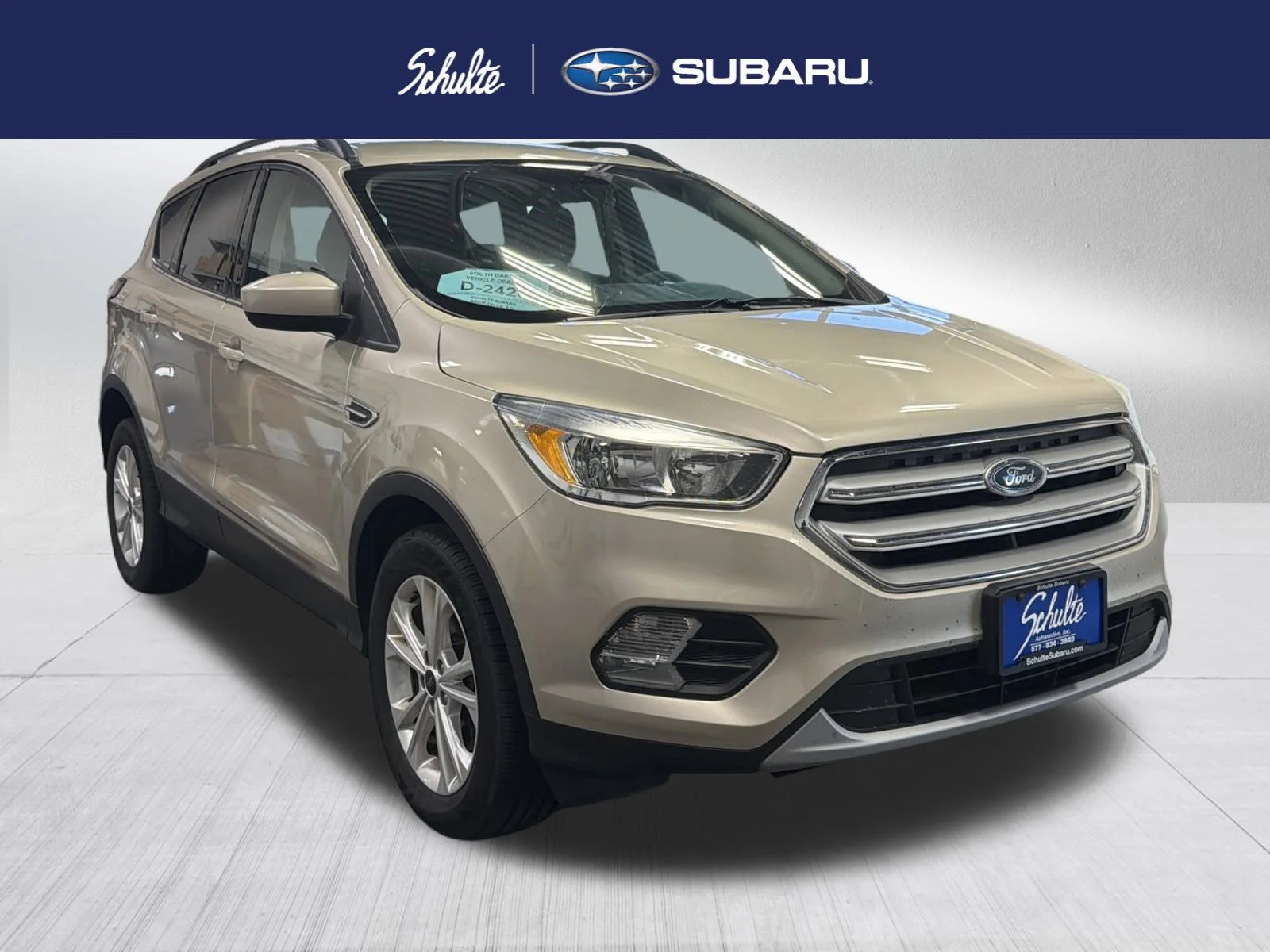 Used 2018 White Gold Metallic Ford SE image 1