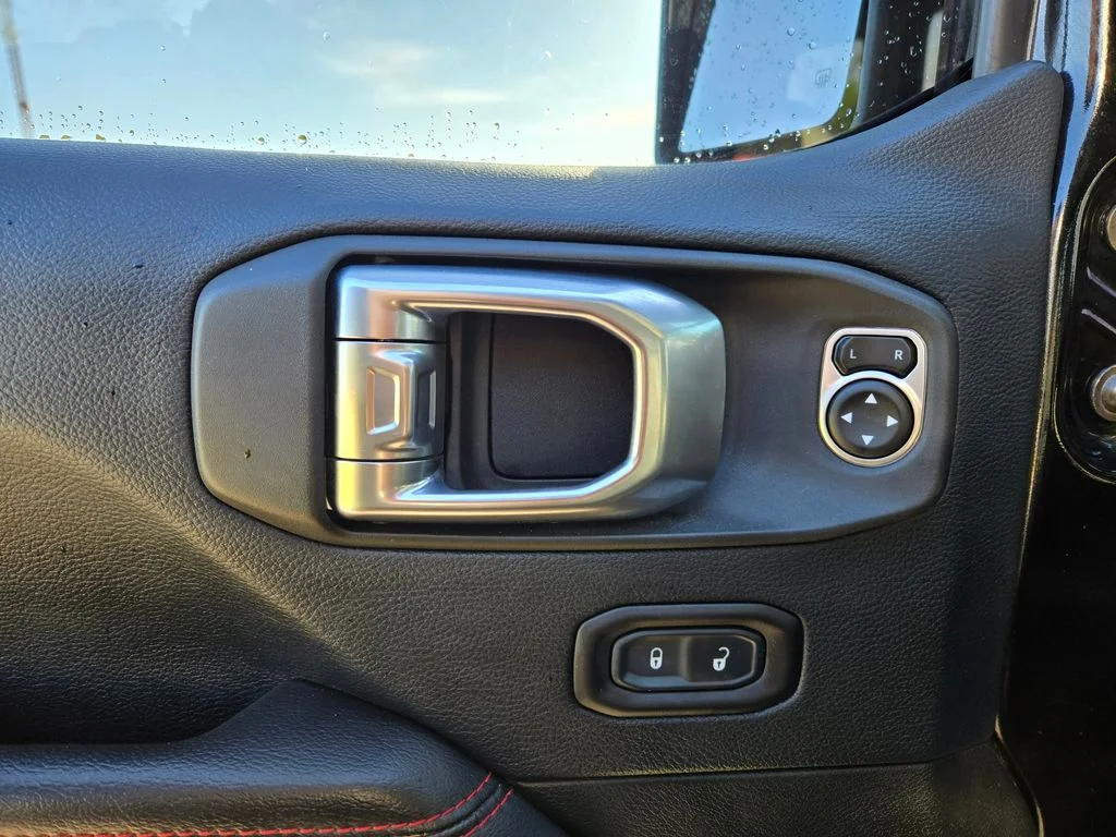 Used 2018 Black Jeep Unlimited Rubicon image 15