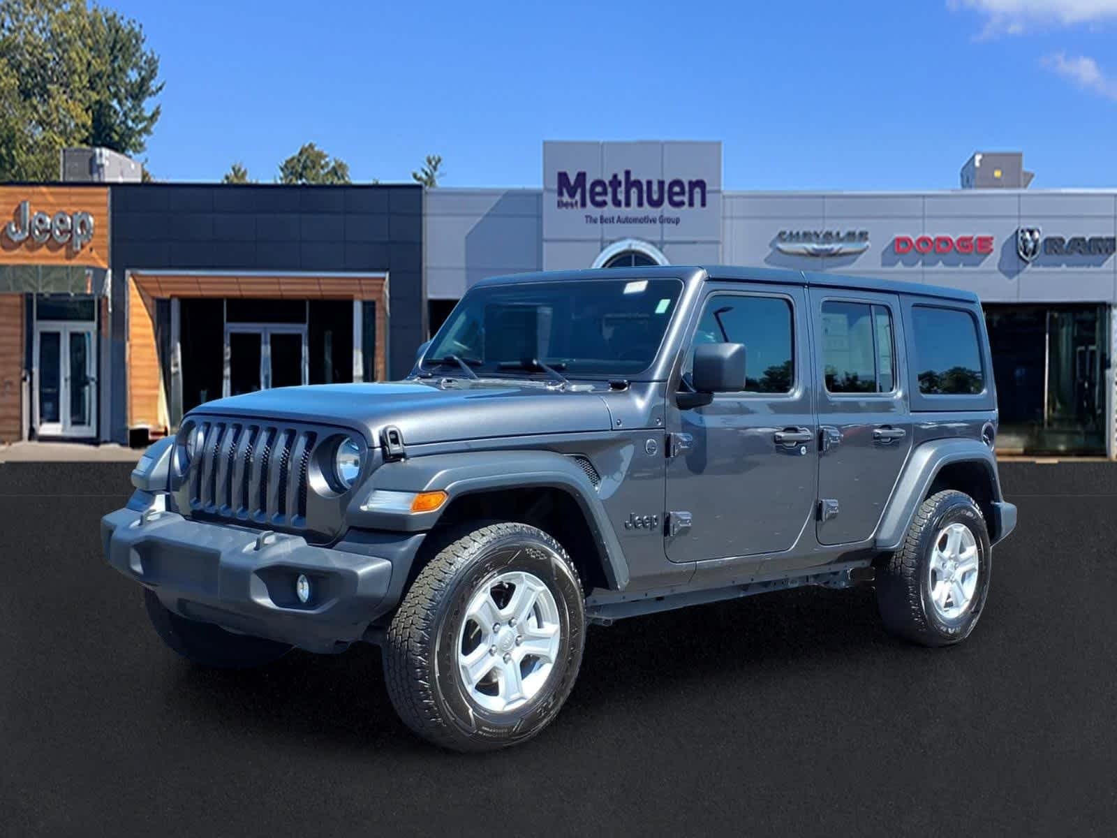 Used 2023 Granite Crystal Metallic Clearcoat Jeep Sport S image 9