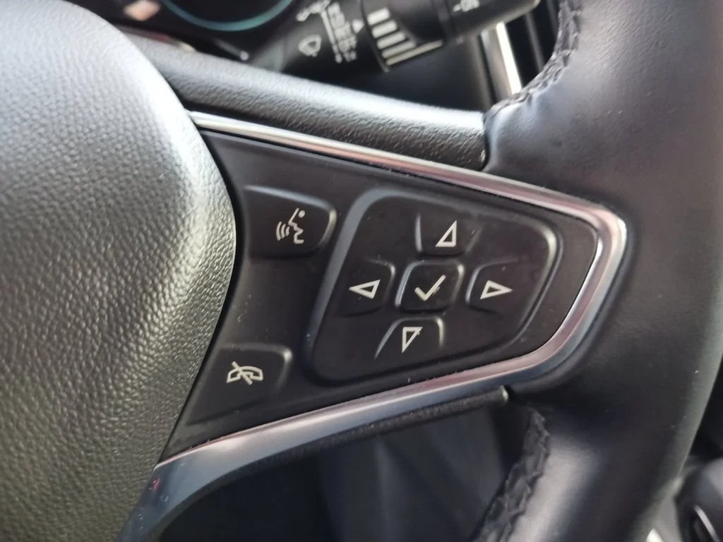 Used 2024 Summit White Chevrolet LT image 31