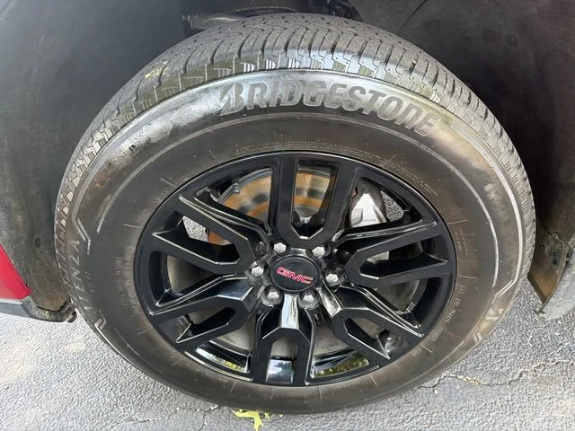 Used 2023 VOLCANIC RED TINTCOAT GMC Elevation image 11