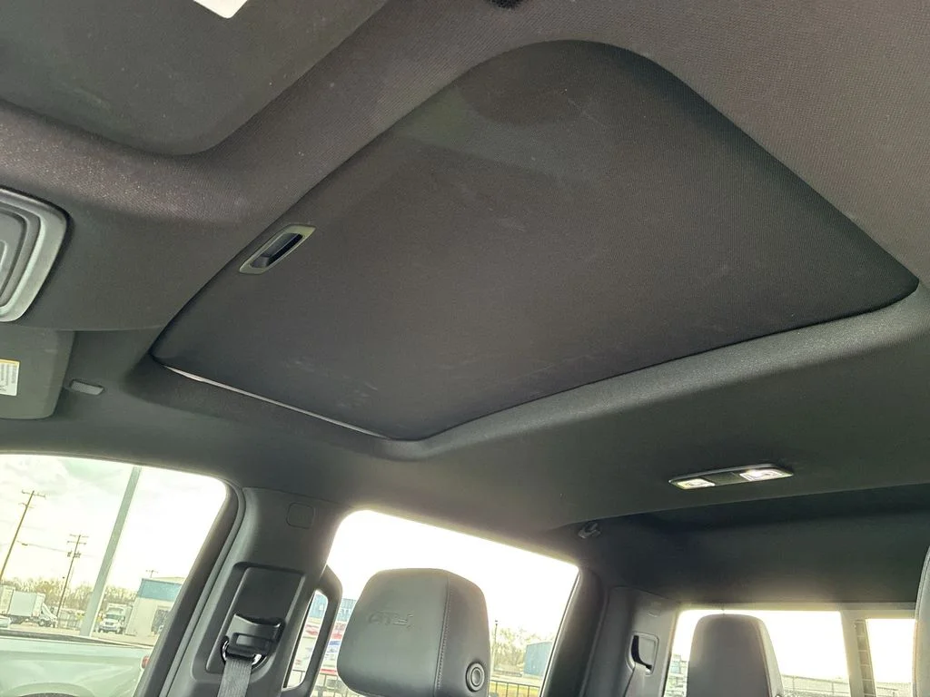 Used 2024 White GMC AT4 image 18