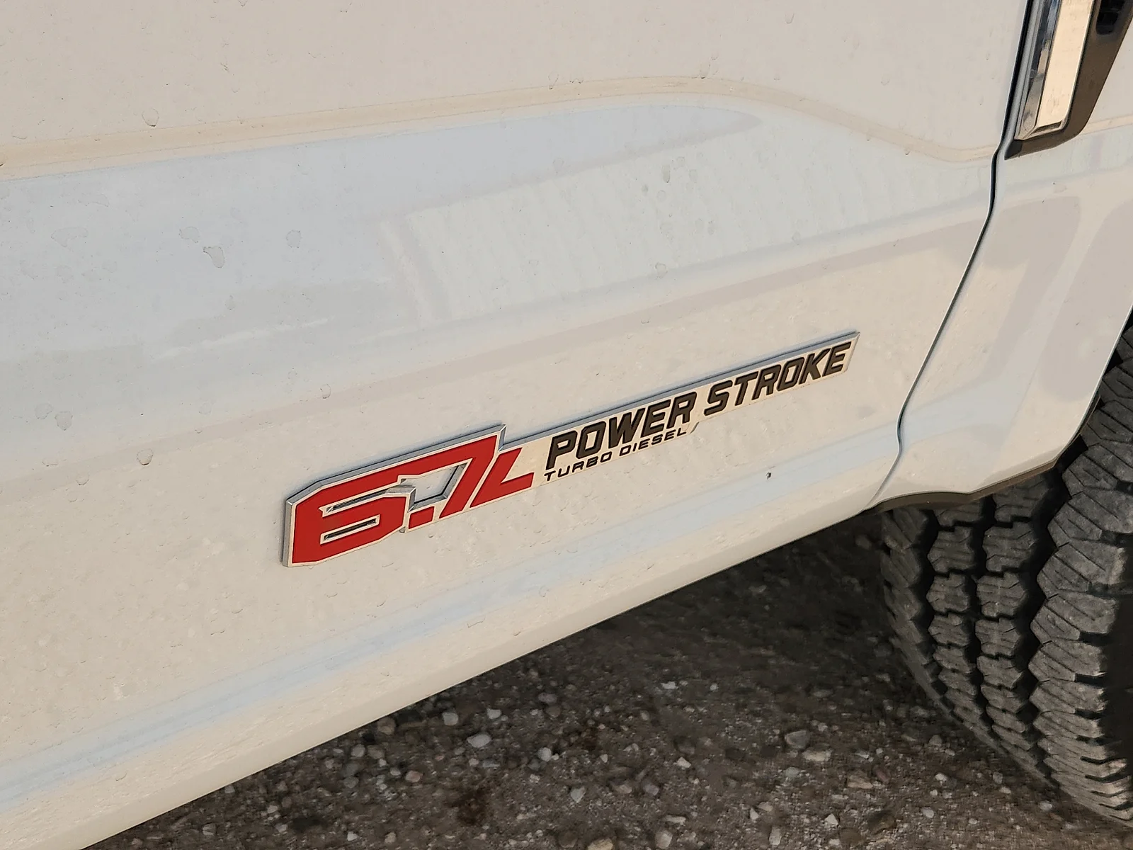 New 2027 Oxford White Ford XLT image 11