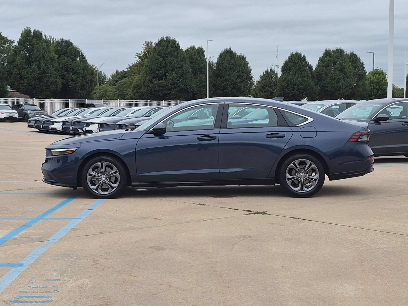 2025 Honda Accord Hybrid EX-L - Photo 9