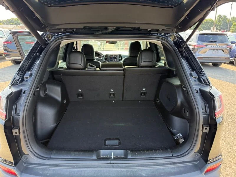 Used 2023 Black Jeep Altitude image 5