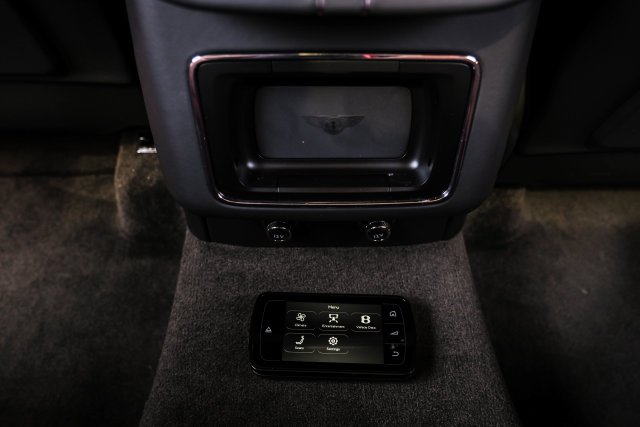 Used 2019 Black Crystal over Cricket Ball Bentley V8 image 56