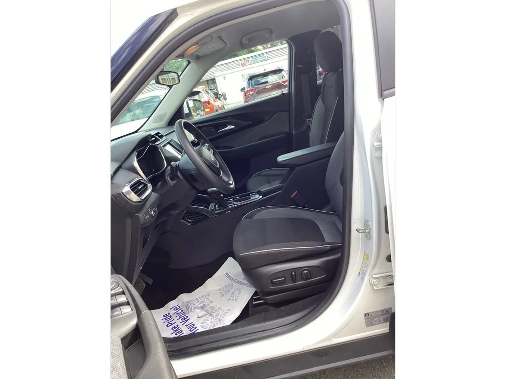 Used 2023 Summit White Chevrolet LT image 9
