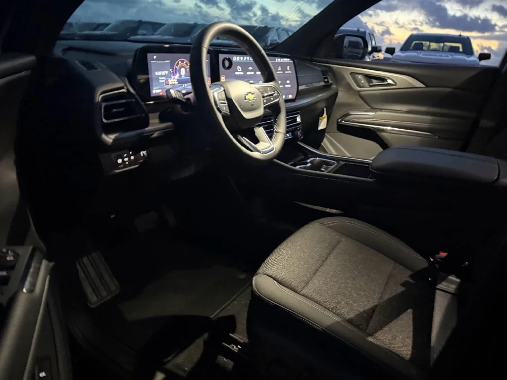 New 2027 Mosaic Black Metallic Chevrolet LT image 11