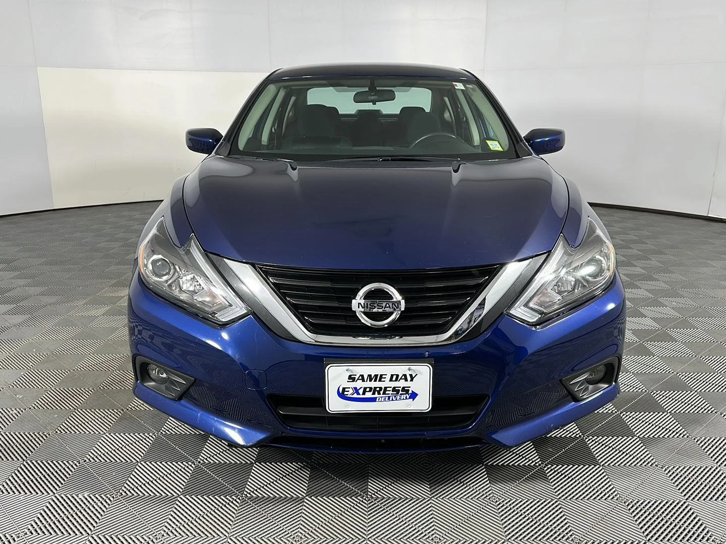 Used 2018 Deep Blue Pearl Nissan 2.5 SR image 11