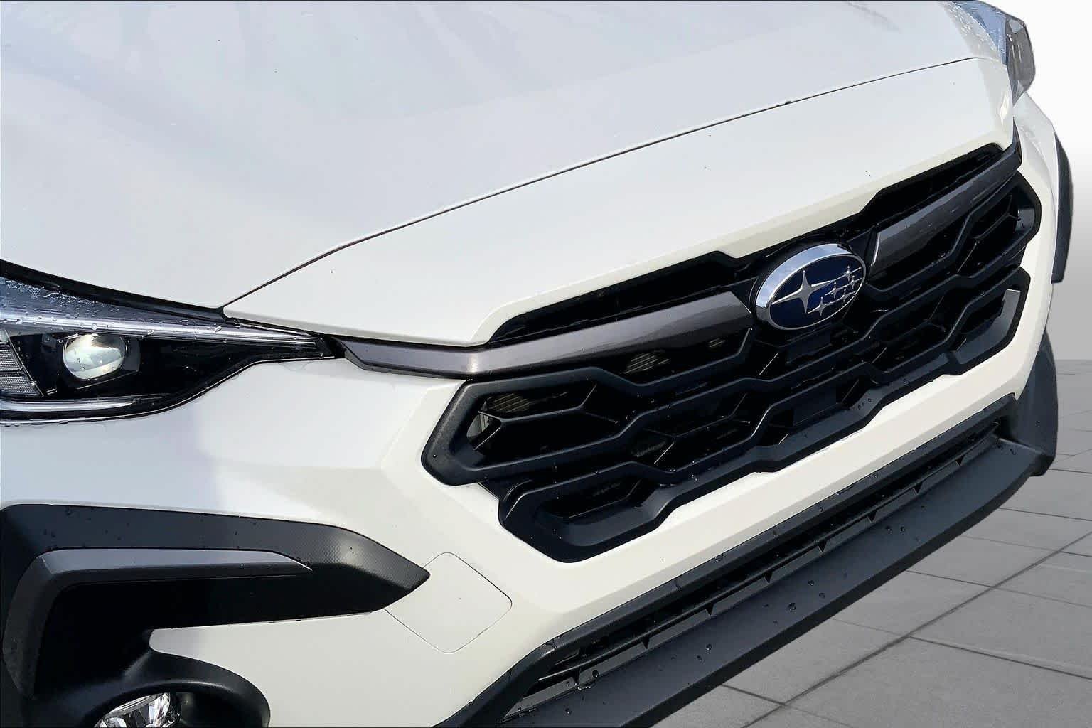 Used 2024 Crystal White Pearl Subaru Limited image 29