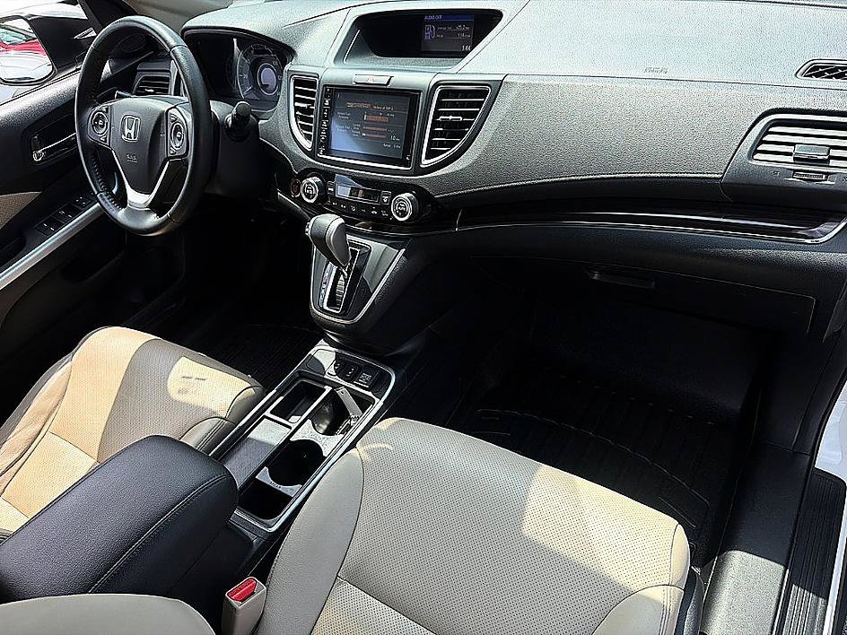 Used 2016 Diamond White Pearl Honda Touring image 24