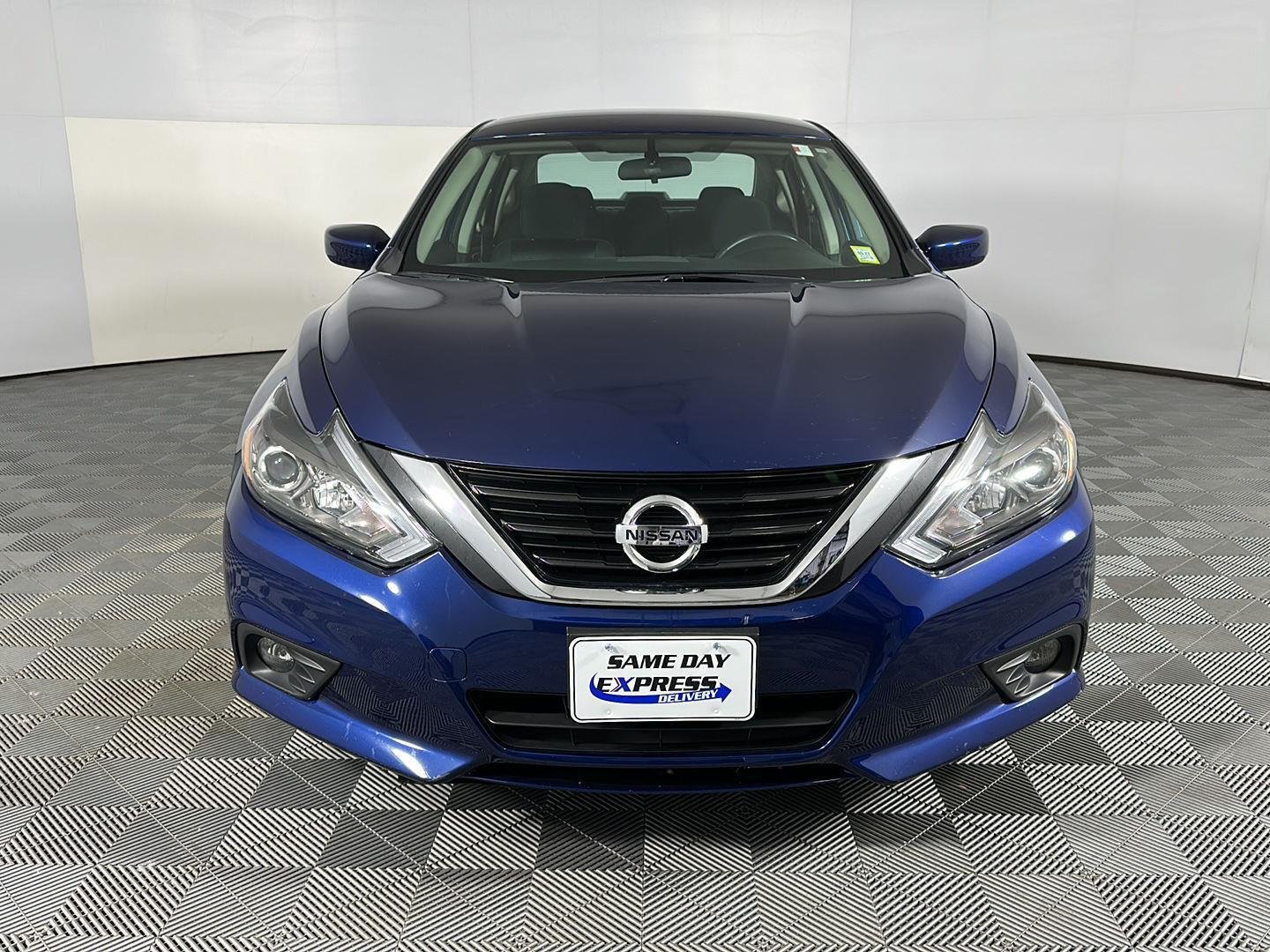 Used 2018 Deep Blue Pearl Nissan 2.5 SR image 11