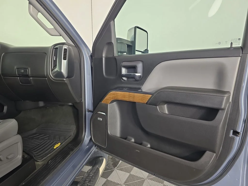 Used 2016 Gray Chevrolet LTZ image 31