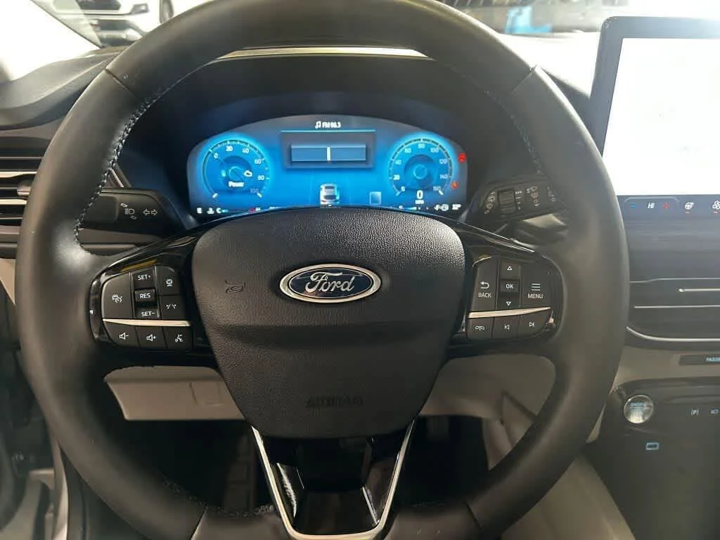 Used 2023 Iconic Silver Ford Platinum image 15