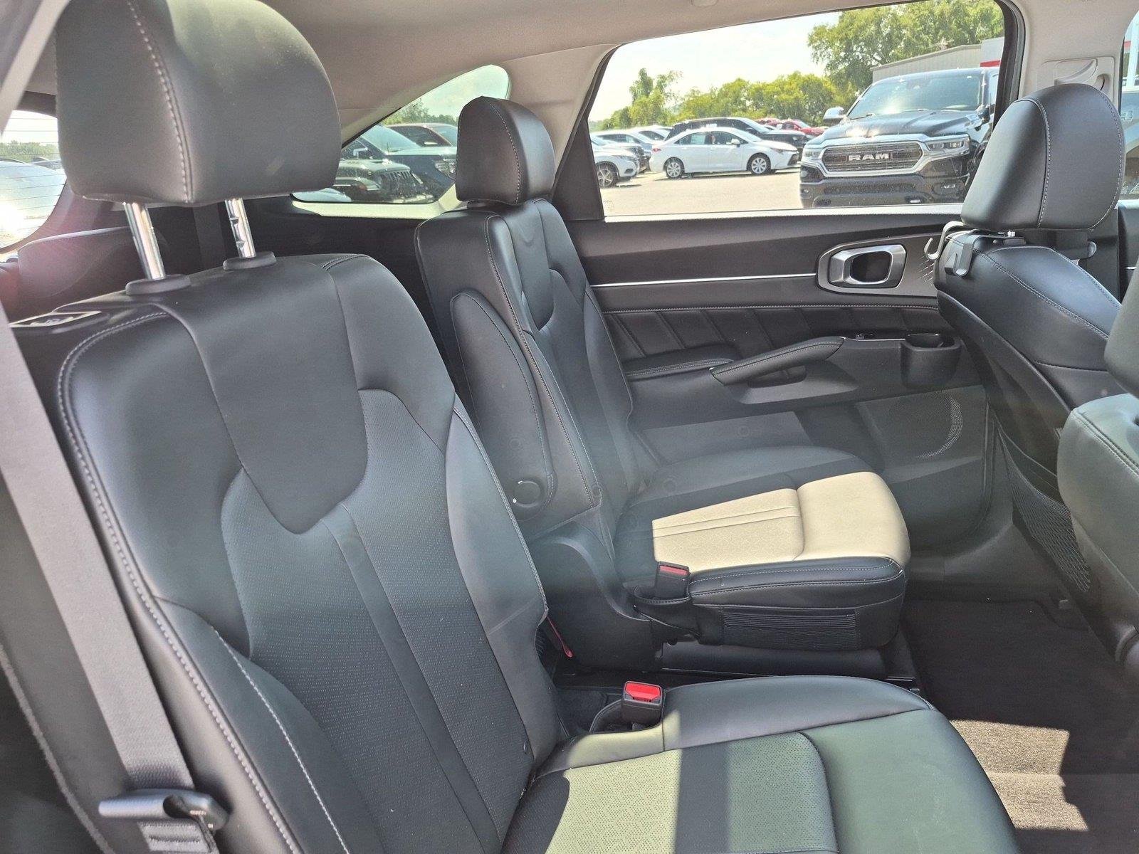 Used 2023 GRAVITY GRAY KIA  image 38
