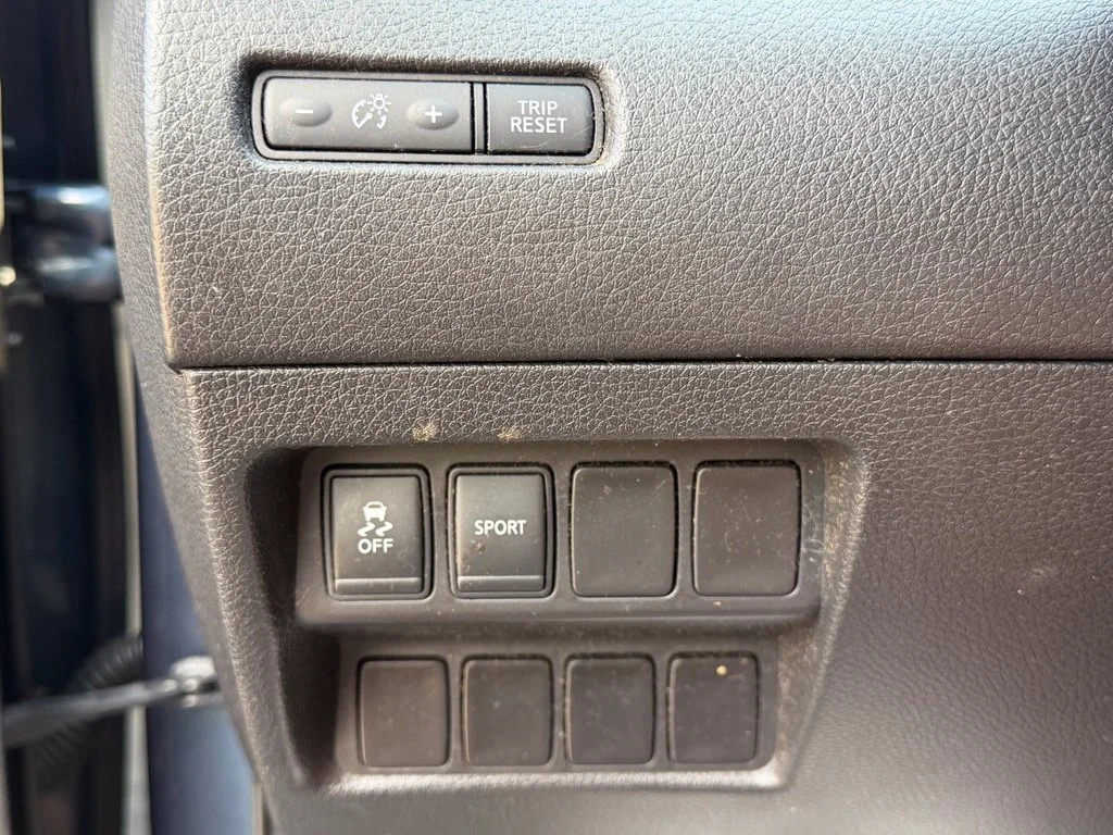 Used 2014 Blue Nissan S image 12