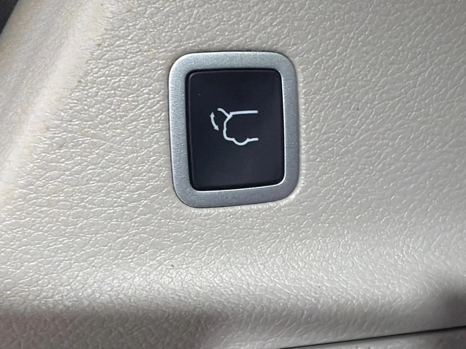 Used 2024 White Chrysler Touring L image 18