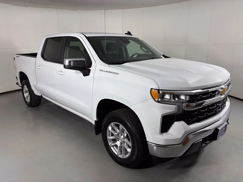 Used 2023 White Chevrolet LT image 3
