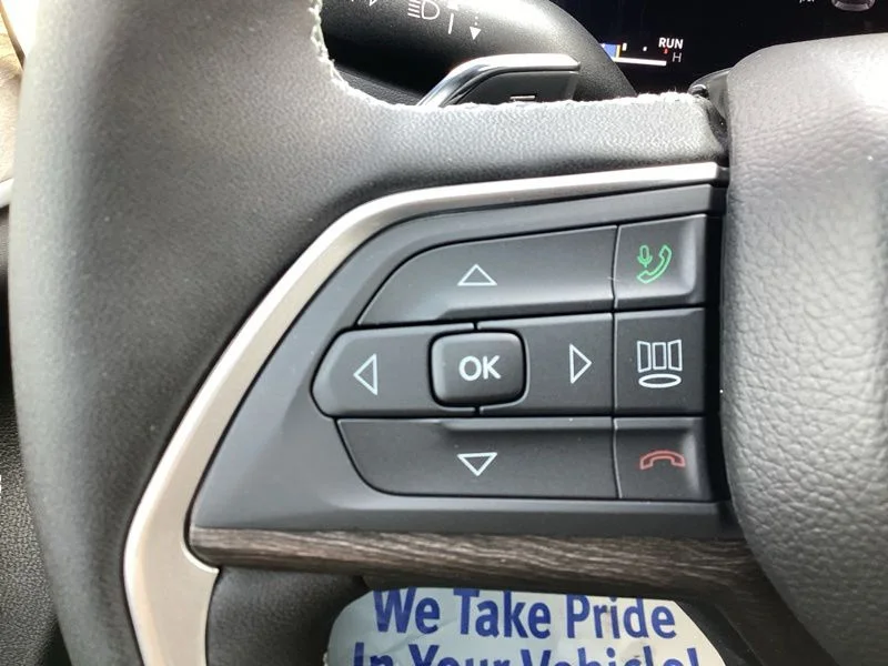 New 2026 Bright White Clearcoat Jeep Laredo Altitude image 32