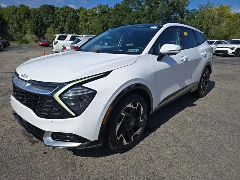 Used 2023 White Kia SX-Prestige image 3