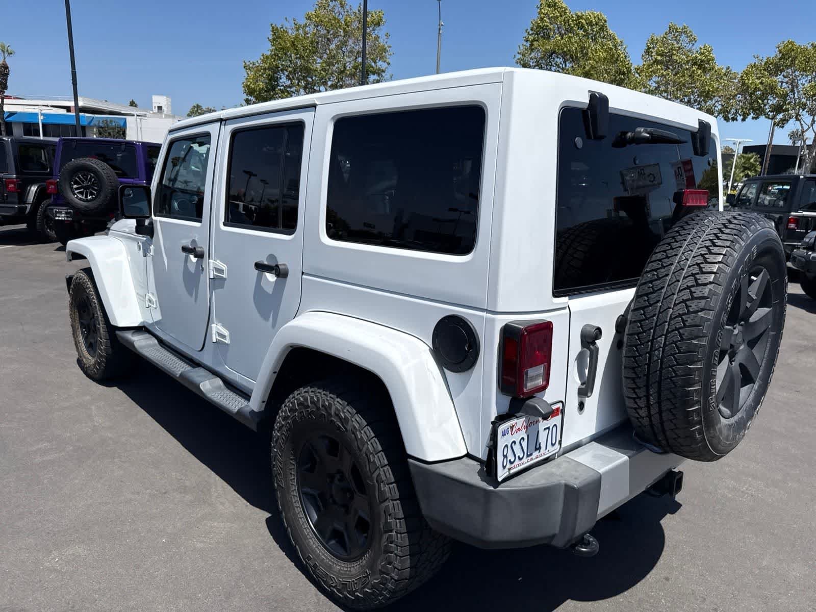 Used 2014 Bright White Clearcoat Jeep Sahara image 21