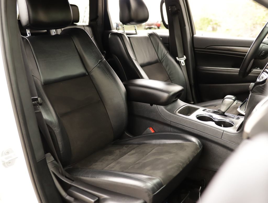Used 2019 White Jeep Altitude 4x4 image 30