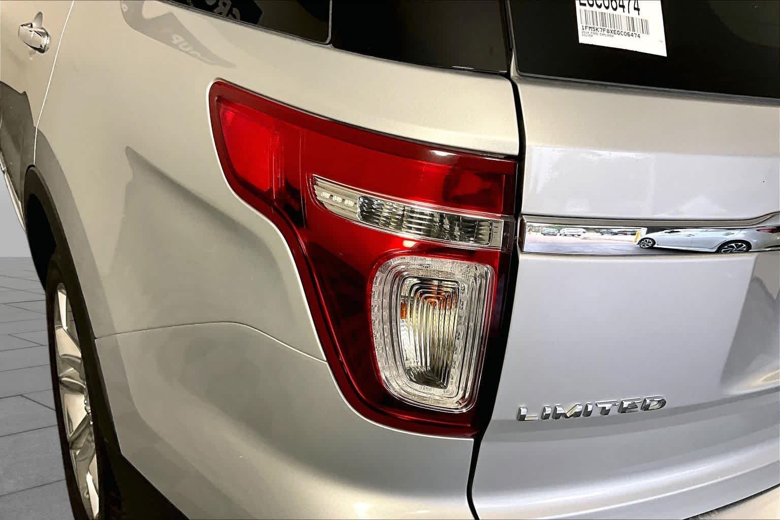 Used 2014 Ingot Silver Metallic Ford Limited image 28