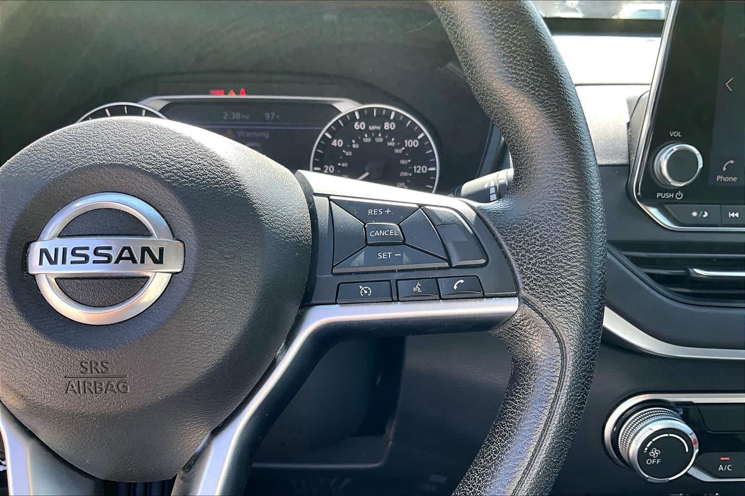 Used 2022 Super Black Nissan 2.5 SV image 22