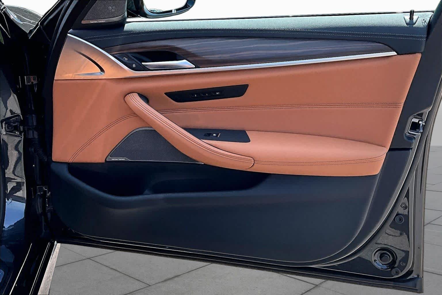 2023 BMW 5 Series M550i - Photo 24