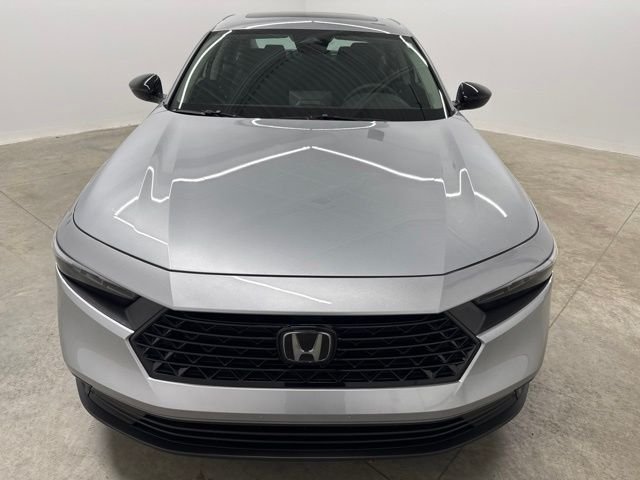 Certified Used 2025 Solar Silver Metallic Honda SE image 2
