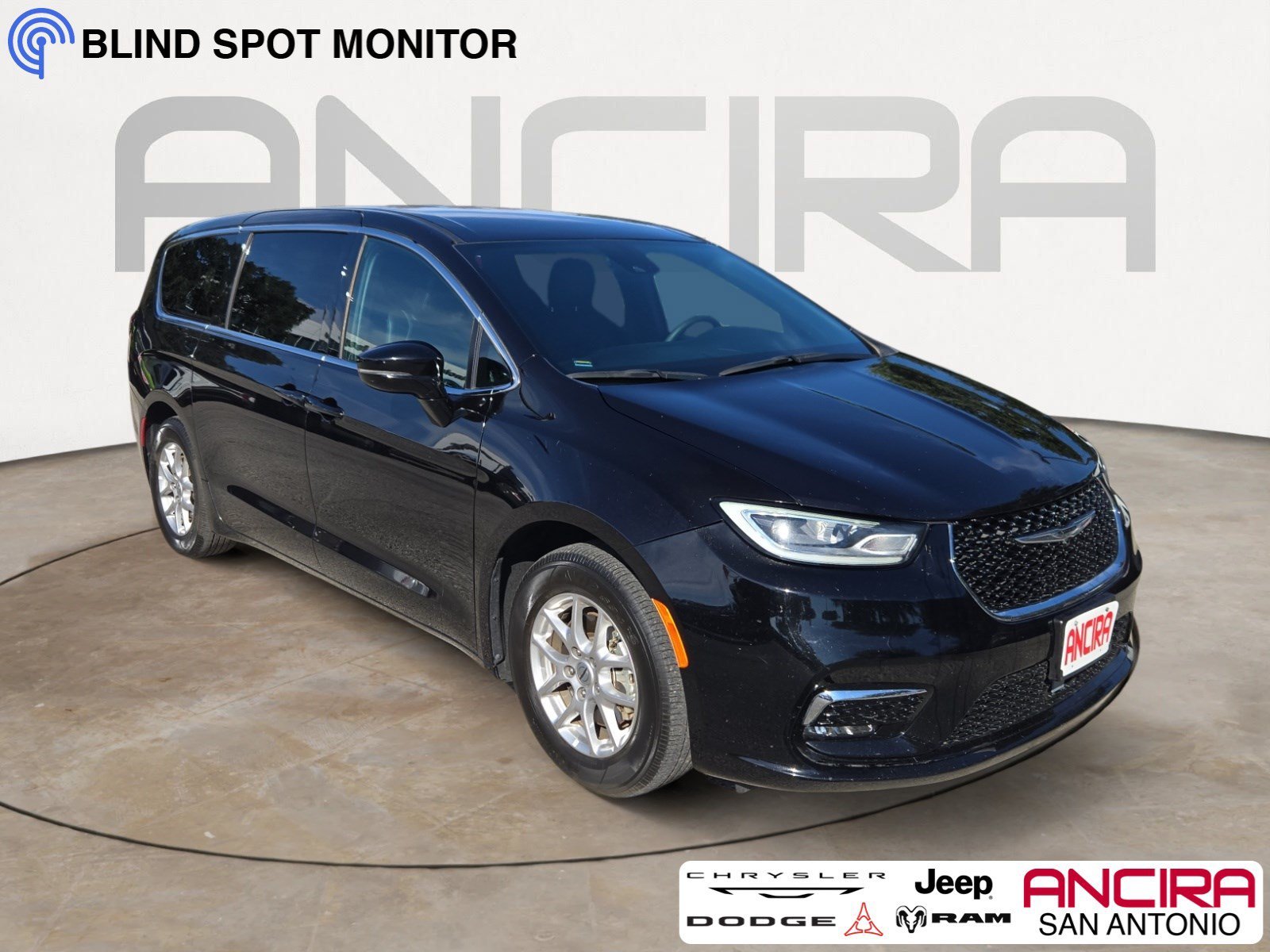 Used 2025 Diamond Black Crystal Pearlcoat Chrysler Select image 1