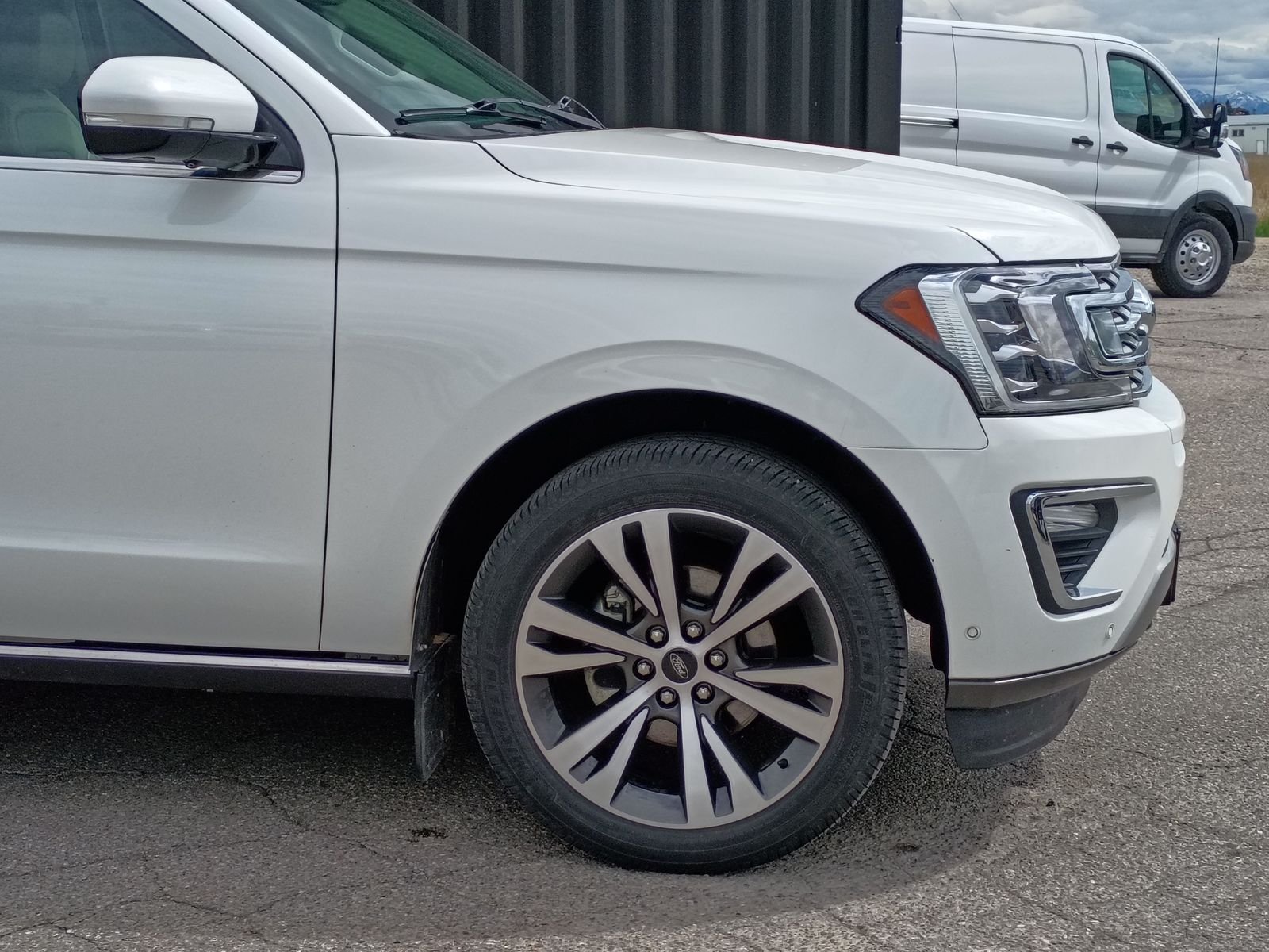 View vehicle photo 4