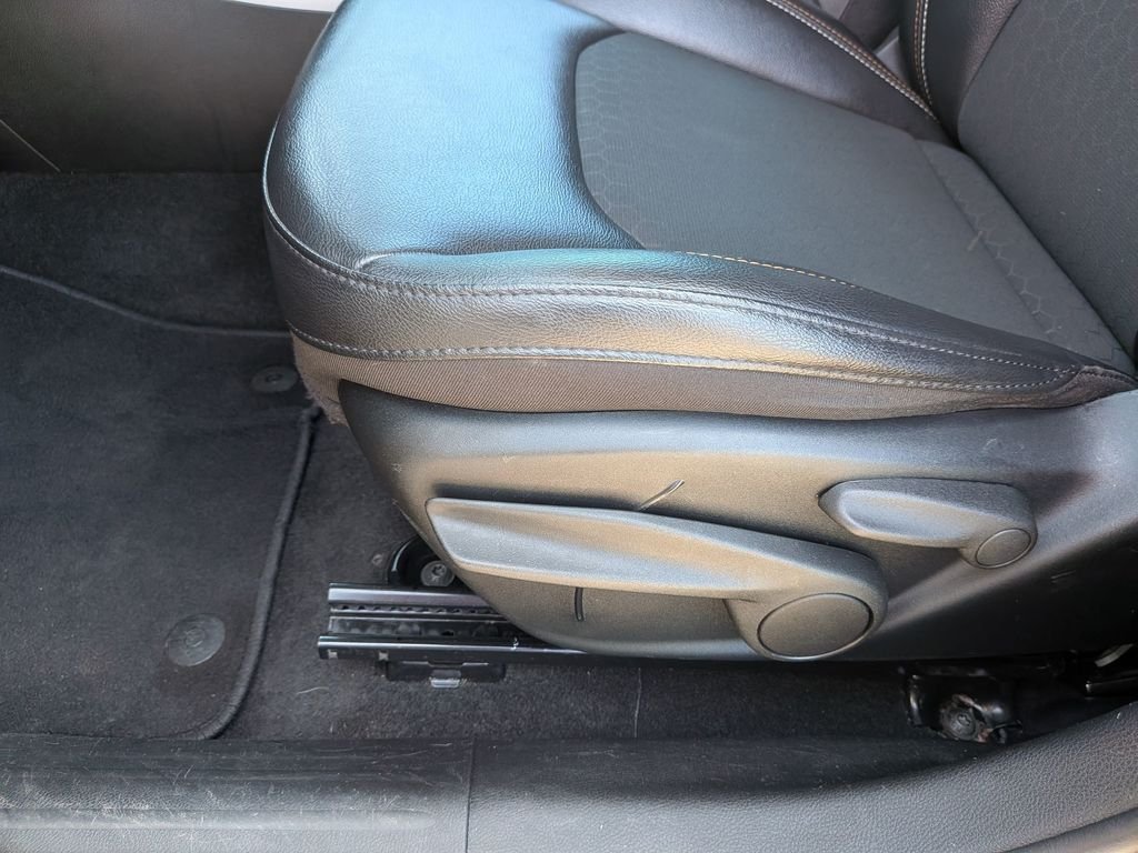Used 2019 Black Jeep Latitude image 15