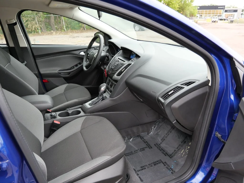 Used 2012 Blue Ford SE image 9