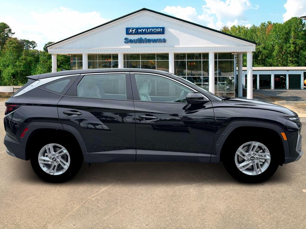 New 2026 Black Hyundai SE FWD image 9