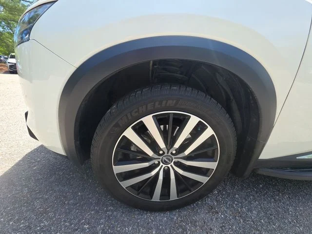 Used 2023 White Nissan Platinum image 10