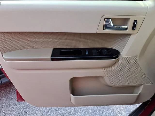 Used 2012  Ford Limited image 13