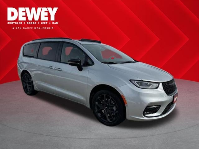 New 2026 Silver Mist Clear-Coat Exterior Paint Chrysler Limited image 1