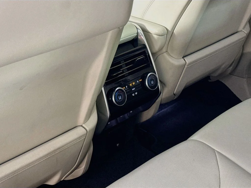 Used 2023 Blue Land Rover SE image 18