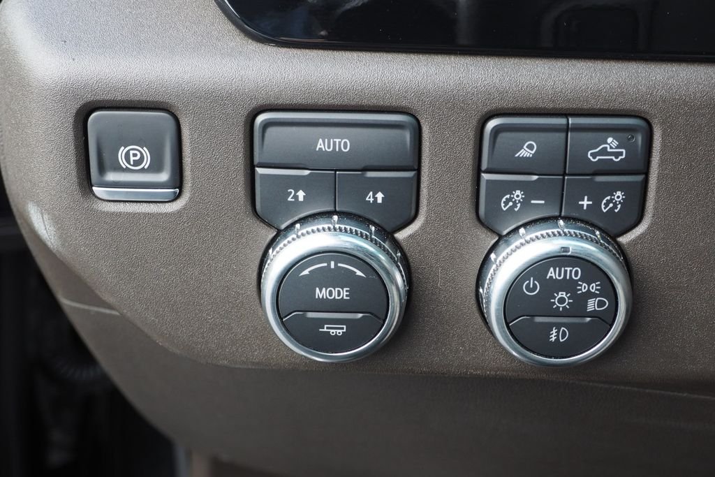 Used 2025 Black GMC SLT image 25