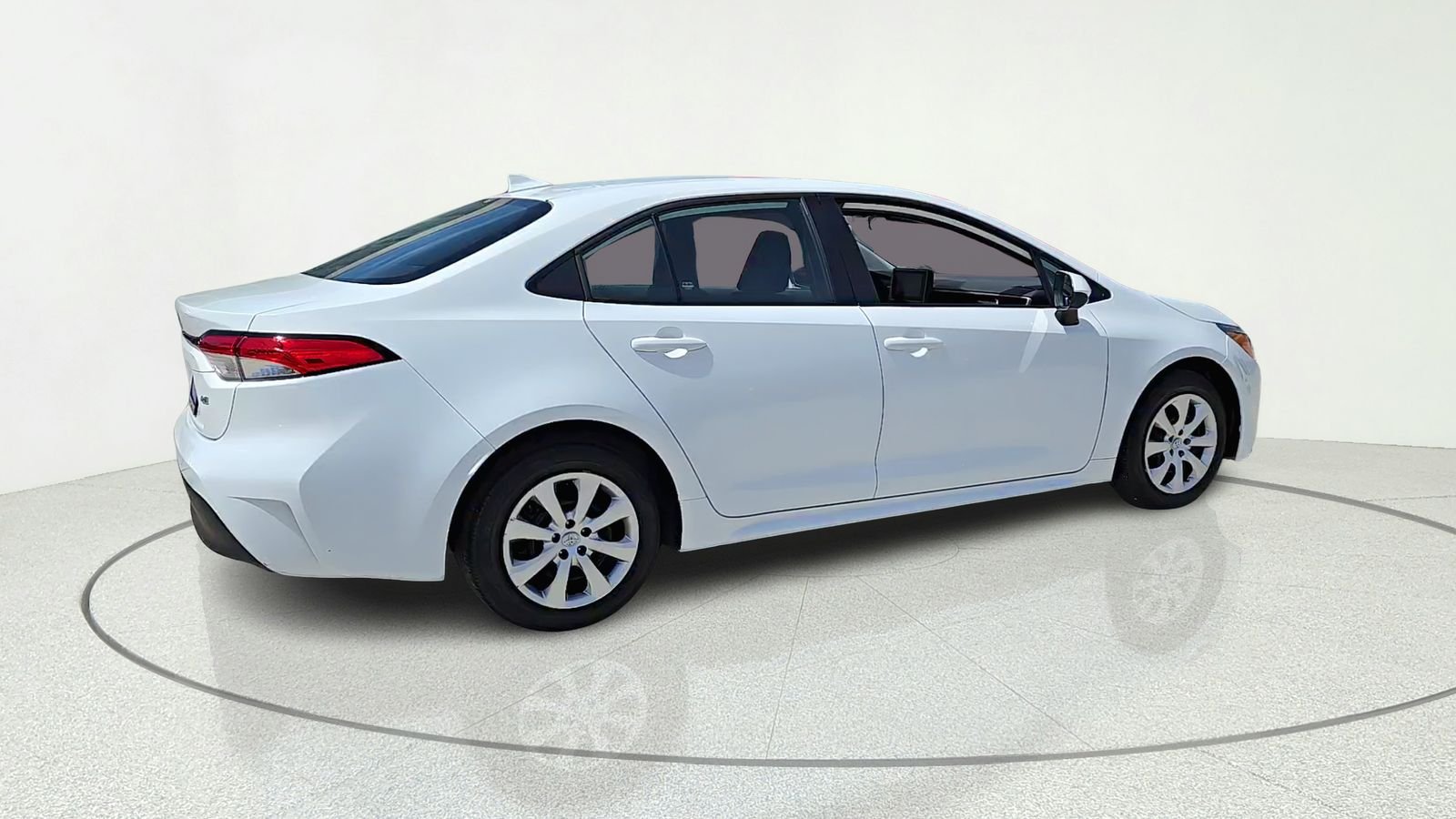 Used 2025 White Toyota LE image 23
