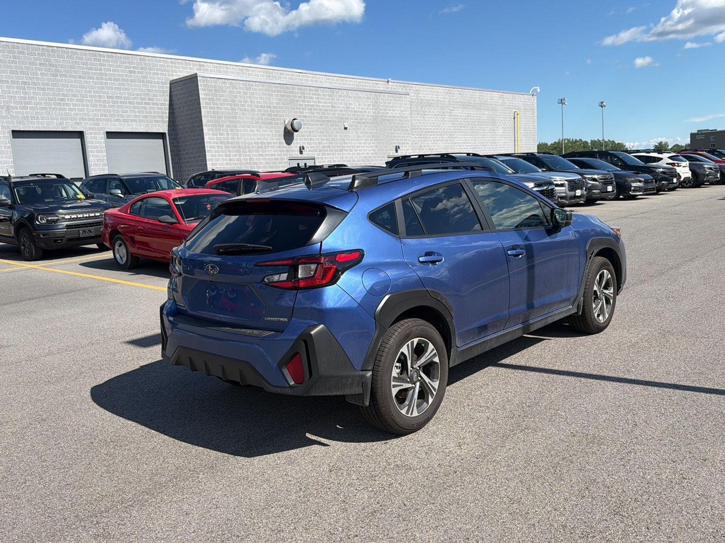 Used 2025 Daybreak Blue Pearl Subaru Premium image 4
