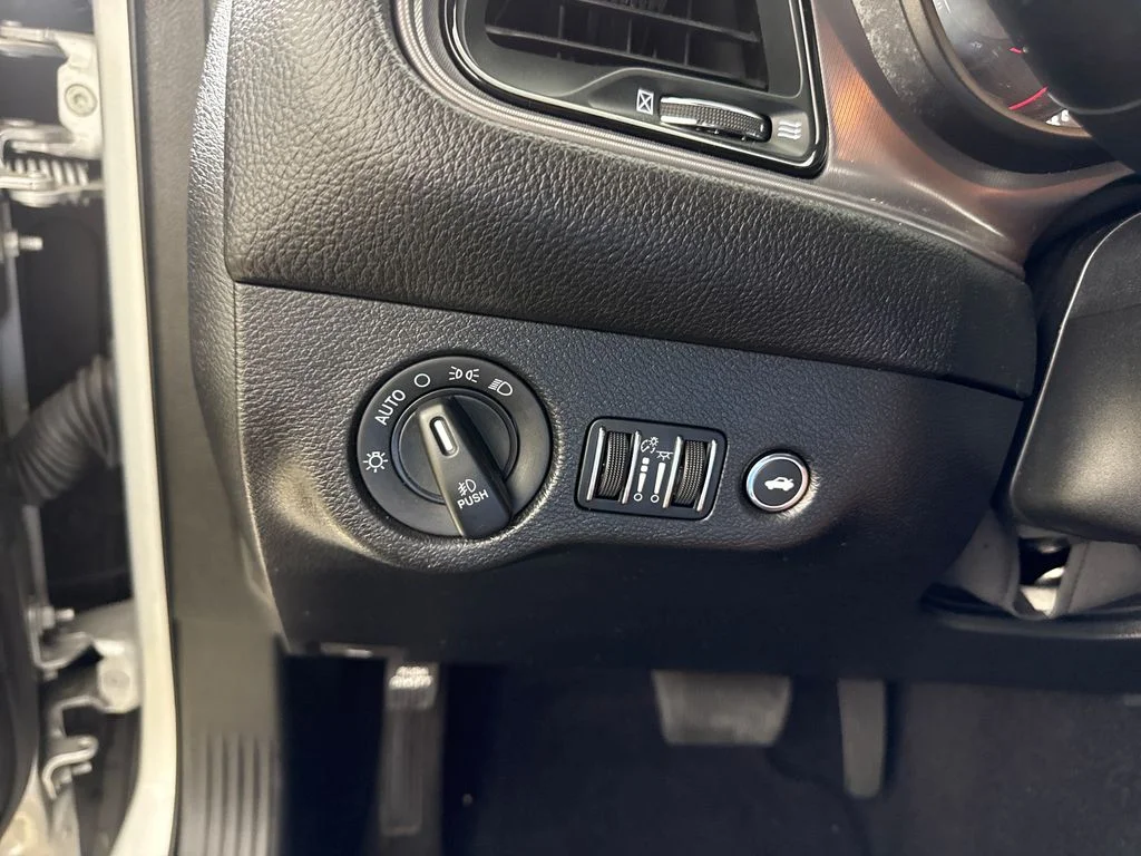 Used 2023 Silver Dodge SXT image 28