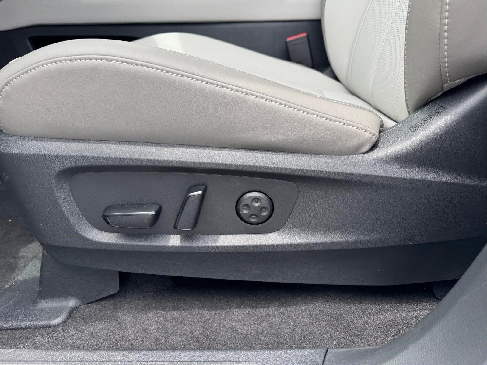 New 2027 RADIANT WHITE INFINITI Luxe AWD image 19